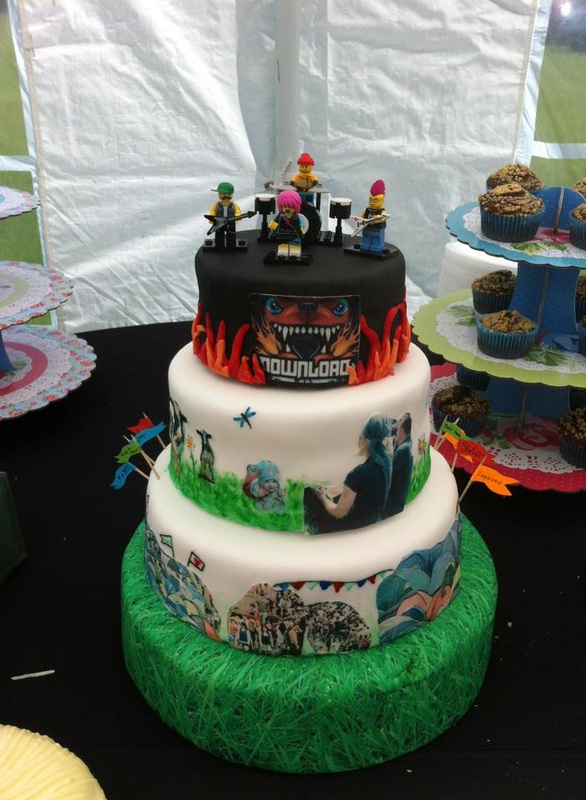 rock festival wedding cake  crafty lei